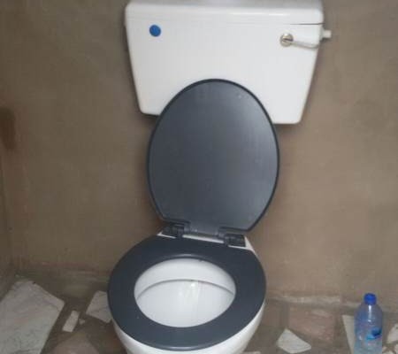 Bouw van het toilet is klaar